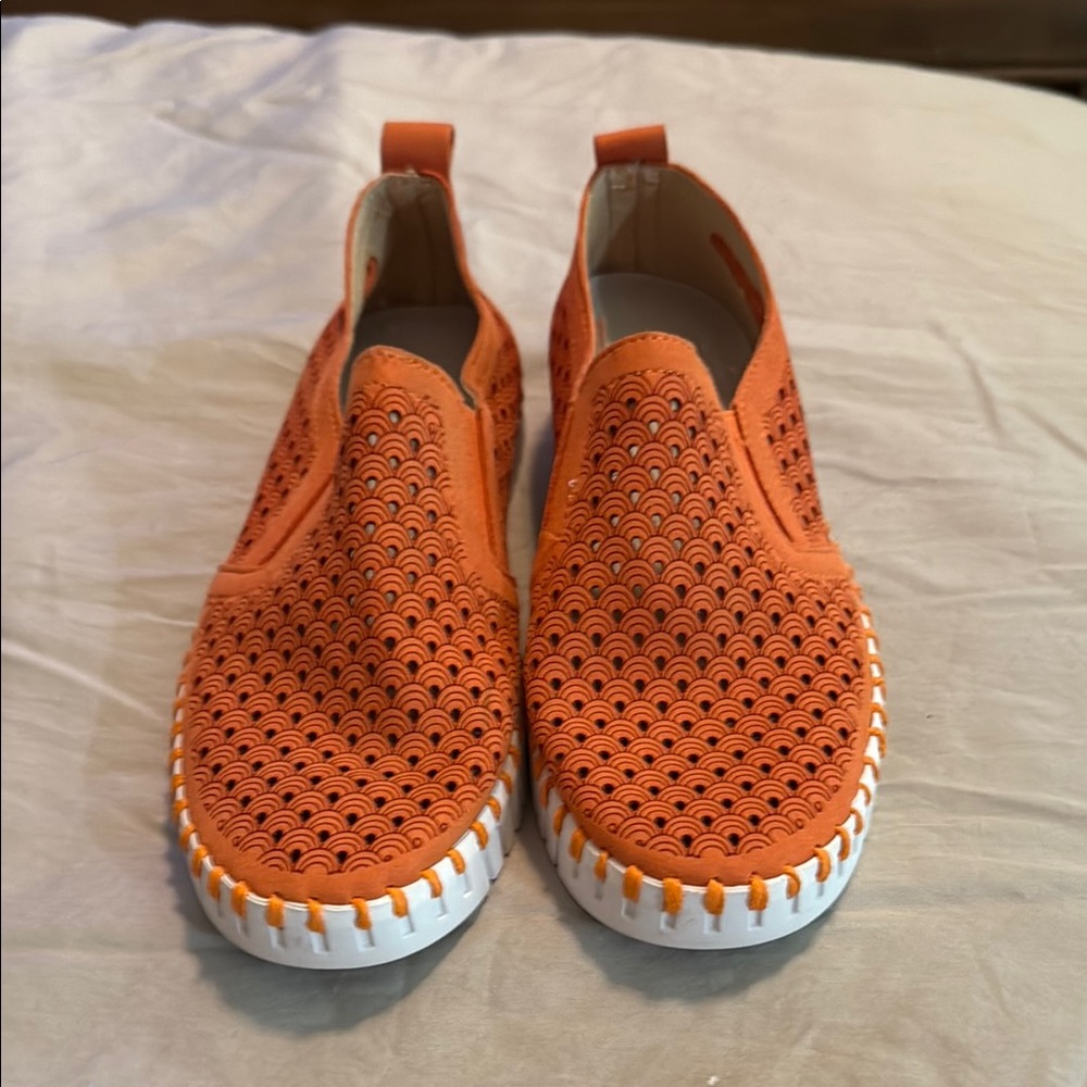Ilse Jacobsen Bright Orange Perforated Slip-Ons Size 38